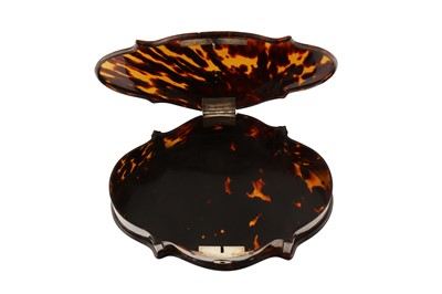 Lot 508 - λ A SINHALESE TORTOISESHELL LIDDED BOX MADE FOR THE EUROPEAN MARKET