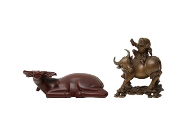 Lot 870 - A CHINESE FUZHOU (FOOCHOW) LACQUER FIGURE AND A VIETNAMESE FIGURE