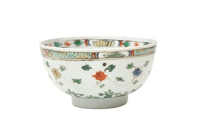 Lot 522 - A SMALL CHINESE FAMILLE-VERTE BOWL