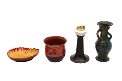 Lot 216 - A GROUP OF CERAMIC ITEMS
