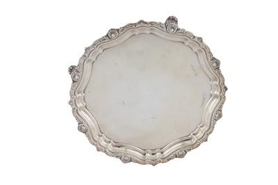 Lot 153 - An Elizabeth II sterling silver small salver, Sheffield 1953 by Walker and Hall