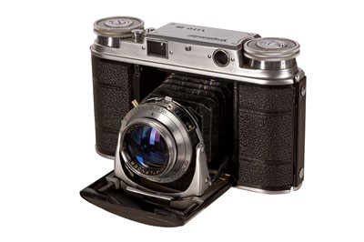 Lot 254 - A Voigtlander Vito III Folding Rangefinder Camera