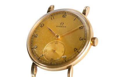 Lot 41 - A GENTS VINTAGE 14K GOLD OMEGA DRESS WATCH