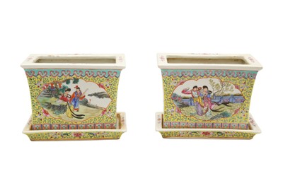 Lot 282 - A PAIR OF CHINESE FAMILLE-ROSE JARDINIERES AND STANDS, 20TH CENTURY