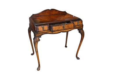 Lot 418 - A QUEEN ANNE STYLE WALNUT WRITING TABLE