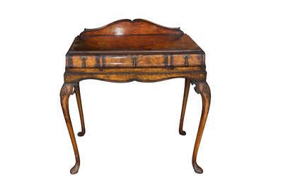 Lot 418 - A QUEEN ANNE STYLE WALNUT WRITING TABLE
