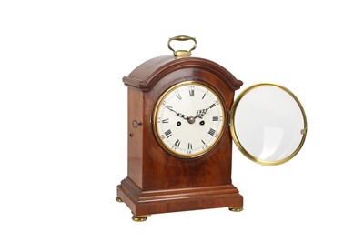 Lot 197 - AN EARLY 19TH CENTURY BRACKET CLOCK