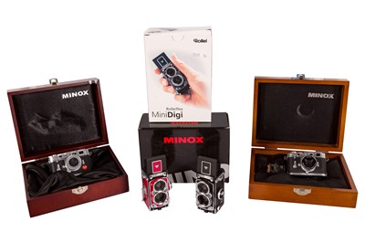 Lot 201 - A Selection of Miniature Digital Cameras