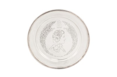 Lot 152 - AN ELIZABETH II STERLING SILVER ROYAL COMMEMORATIVE DISH, LONDON 1977 BY ROBERTS AND DORE