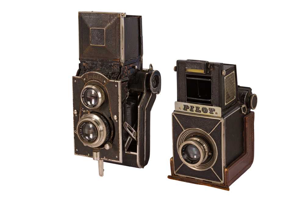 Lot 114 - A Pair of TLR Cameras