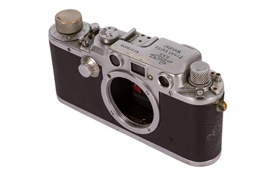 Lot 380 - A Leica IIIc "Red Curtain" Rangefinder Camera