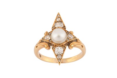 Lot 4 - A PEARL AND DIAMOND RING