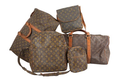 Lot 82 - A COLLECTION OF LOUIS VUITTON MONOGRAM HANDBAGS AND LUGGAGE