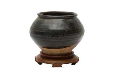 Lot 281 - A CHINESE BLACK-GLAZED GLOBULAR JAR