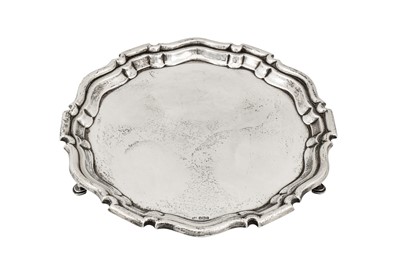 Lot 311 - An Edwardian sterling silver salver, Sheffield 1909 by Mappin and Webb