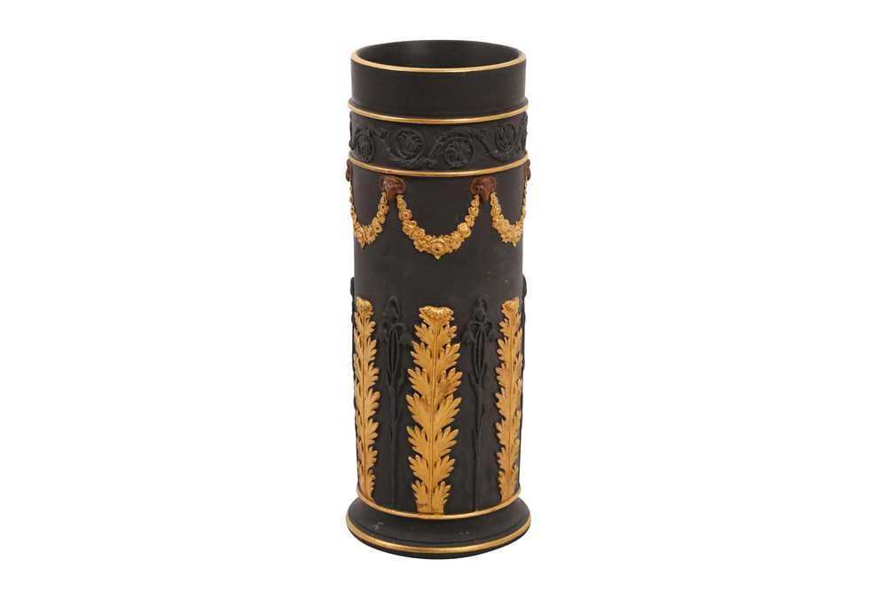 Lot 115 - A WEDGWOOD BASALT SPILL VASE