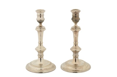 Lot 128 - A PAIR OF ELIZABETH II STERLING SILVER CANDLESTICKS, LONDON 1962 BY COMYNS