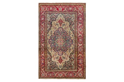 Lot 91 - AN ANTIQUE FINE ISFAHAN RUG, CENTRAL PERSIA