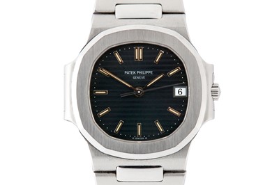 Lot 4 - PATEK PHILIPPE NAUTILUS STAINLESS STEEL BRACELET WATCH WITH DATE