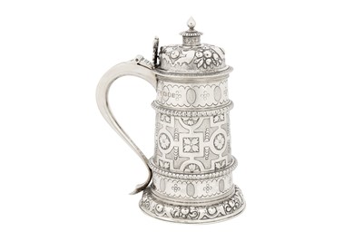 Lot 336 - A George V sterling silver replica tankard, London 1920 by Tessiers