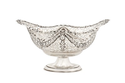 Lot 315 - A George V sterling silver fruit basket, Chester 1923 by Nathan and Hayes