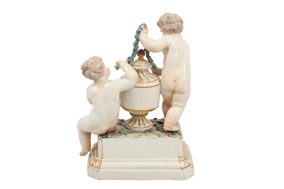 Lot 200 - A BUEN RETIRO PORCELAIN PUTTI AND URN SCULPTURE