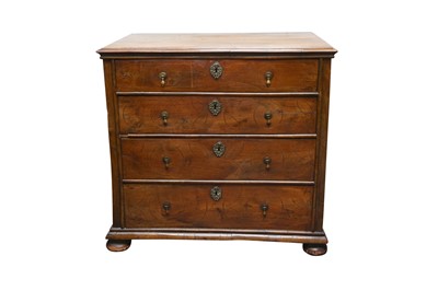 Lot 500 - AN EARLY 18TH CENTURY STRUNG WALNUT CHEST OF FOUR LONG GRADUATED DRAWERS