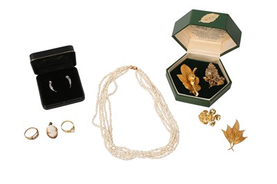 Lot 15 - A GROUP OF JEWELLERY