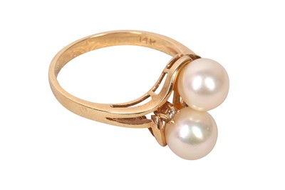 Lot 31 - A CULTURED PEARL RING