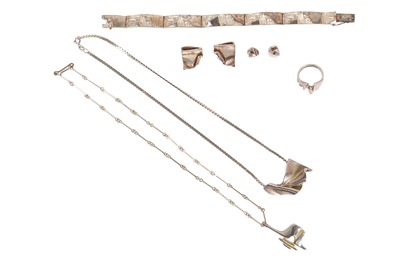 Lot 11 - A GROUP OF SILVER JEWELLERY