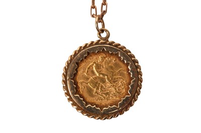 Lot 8 - A HALF SOVEREIGN PENDANT NECKLACE