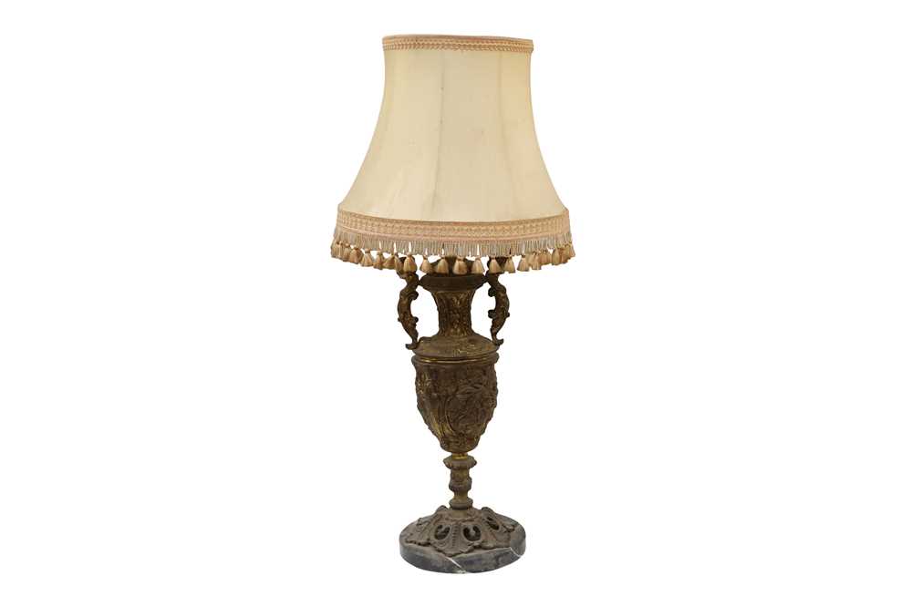 Lot 570 - AN CONTINENTAL AMPHORA SHAPED GILT METAL TABLE LAMP, EARLY 20TH CENTURY