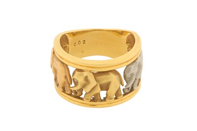 Lot 214 - A DIAMOND ELEPHANT BAND RING