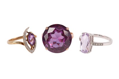 Lot 9 - A GROUP OF GEM-SET RINGS