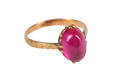 Lot 41 - A SYNTHETIC RUBY RING
