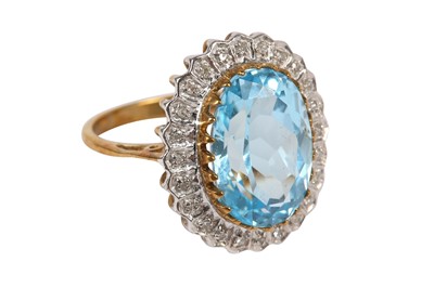 Lot 42 - A TOPAZ AND DIAMOND CLUSTER RING