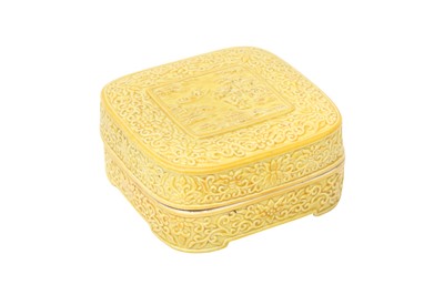 Lot 656 - A CHINESE MONOCHROME YELLOW-GLAZED BOX AND COVER