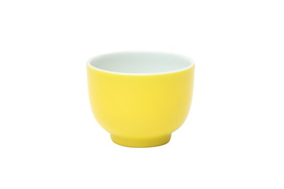 Lot 655 - A SMALL CHINESE MONOCHROME YELLOW-GLAZED CUP