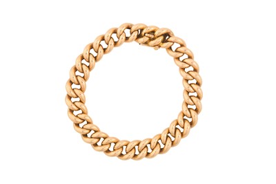 Lot 196 - A CURB LINK BRACELET