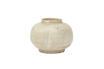 Lot 655 - A SMALL CHINESE WHITE-GLAZED JAR