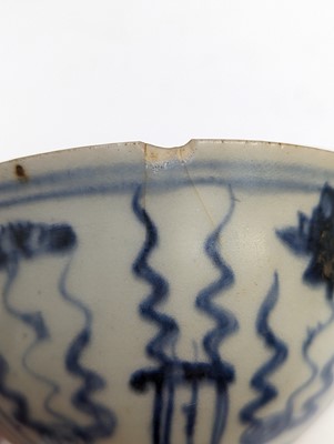 Lot 628 - A CHINESE BLUE AND WHITE 'LOTUS' CUP