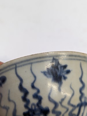 Lot 628 - A CHINESE BLUE AND WHITE 'LOTUS' CUP