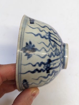 Lot 628 - A CHINESE BLUE AND WHITE 'LOTUS' CUP