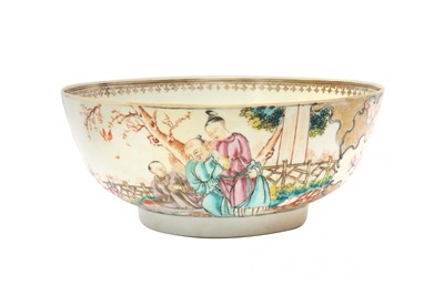 Lot 34 - A CHINESE EXPORT FAMILLE-ROSE BOWL