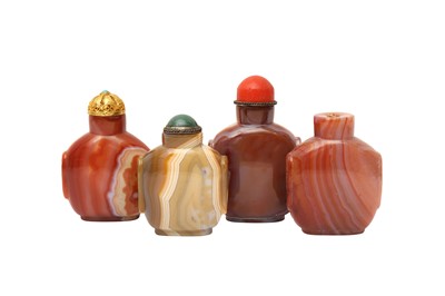 Lot 922 - FOUR CHINESE AGATE SNUFF BOTTLES