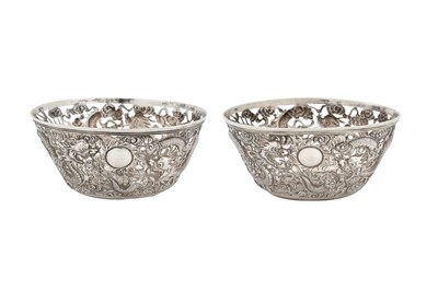 Lot 141 - A pair of early 20th century Chinese export silver bowls, Shanghai circa 1910 by Heng Lai retailed by Yung Lei of Hong Kong and Canton