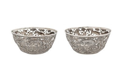 Lot 141 - A pair of early 20th century Chinese export silver bowls, Shanghai circa 1910 by Heng Lai retailed by Yung Lei of Hong Kong and Canton