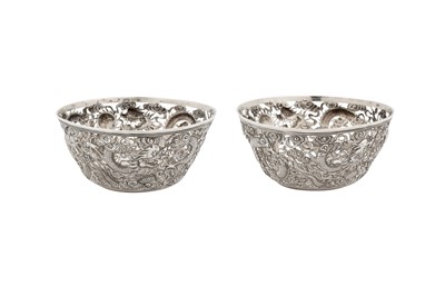 Lot 141 - A pair of early 20th century Chinese export silver bowls, Shanghai circa 1910 by Heng Lai retailed by Yung Lei of Hong Kong and Canton