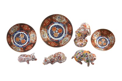 Lot 203 - A GROUP OF JAPANESE IMARI FIGURES OF ANIMALS AND BOWLS, 20TH CENTURY