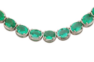 Lot 126 - AN EMERALD NECKLACE